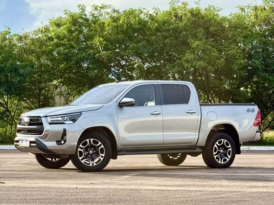 TOYOTA HILUX 2.8 D-4D TURBO DIESEL CD SRX 4X4 AUTOMÁTICO